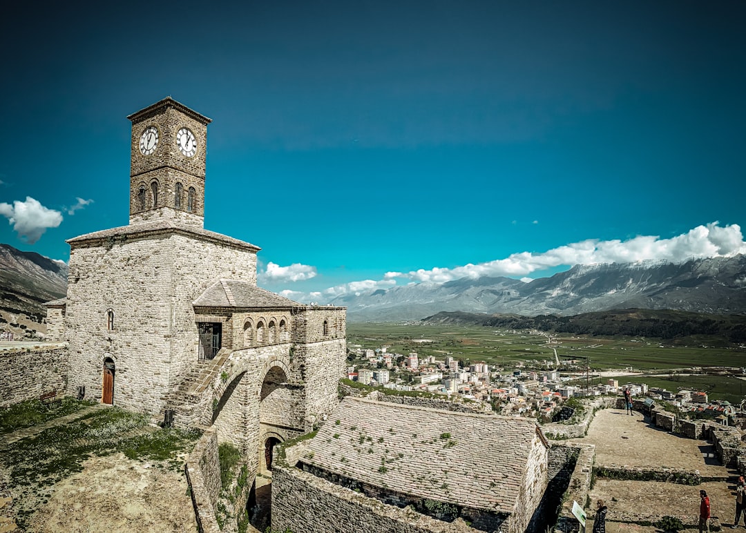 La Tour de l'Horloge en Albanie : un voyage dans le temps - Gjirokastër | Secret World Trip Planner