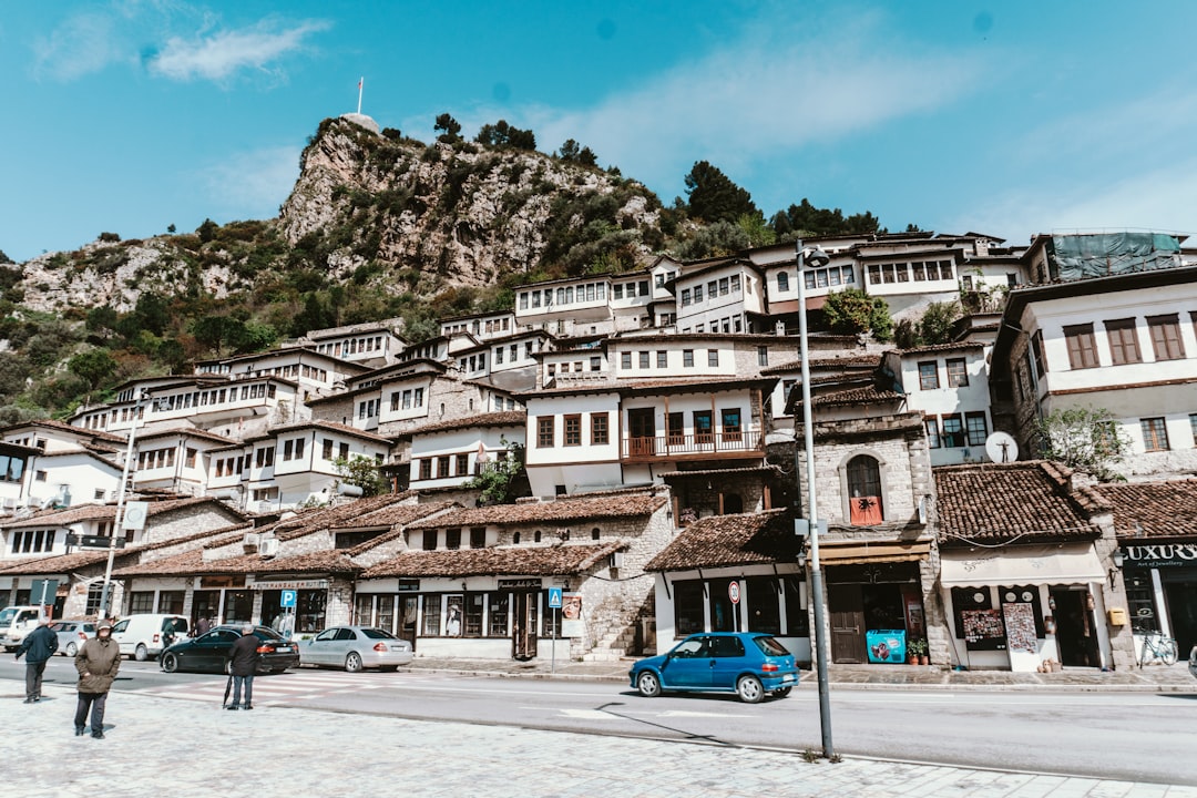 Entdecken Sie Lapidar: Eine Reise in die Geschichte Albaniens - Lozhan | Secret World Trip Planner