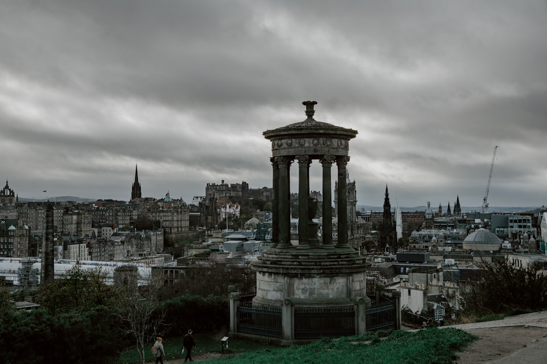 Découvrez le Queen Victoria Monument à Paisley, Écosse - Renfrewshire | Secret World Trip Planner