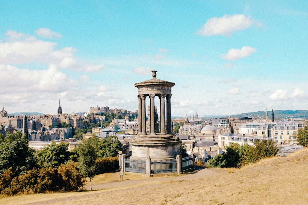 Descubre el Monumento a la Reina Victoria en Paisley, Escocia - Renfrewshire | Secret World Trip Planner