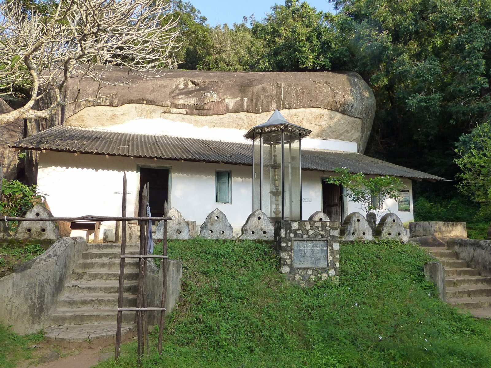Descubre Pidurangala Vihara: un tesoro budista en Sri Lanka - Dambulla | Secret World Trip Planner