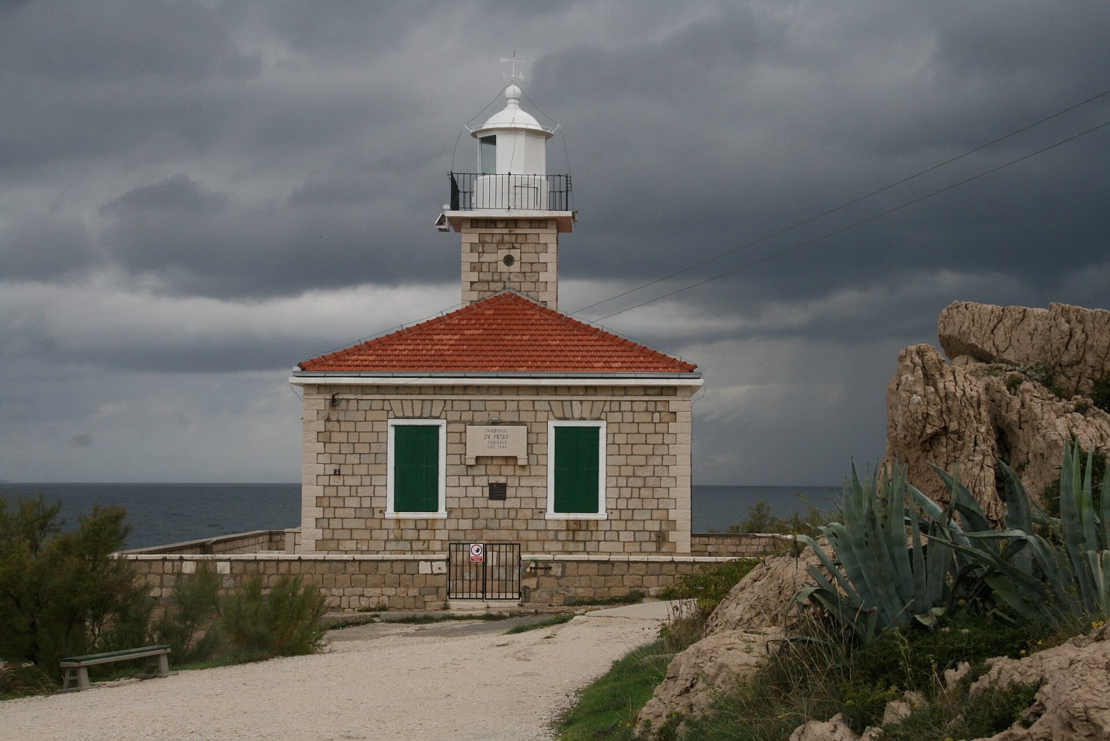 Esplorare Sveti Petar: un gioiello culturale della Croazia - Makarska | Secret World Trip Planner