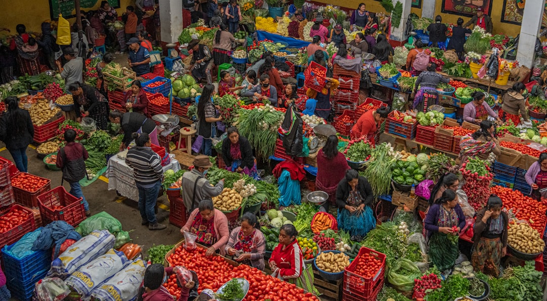 Chichicastenango Markt: Farben und Maya-Rituale - 6a Calle | Secret World Trip Planner