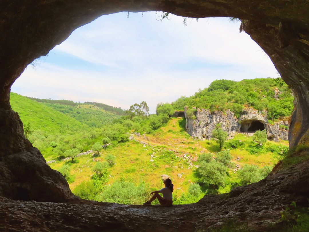 Grotta de Devetashka: luz e sombra na Bulgária - 5555 Devetaki | Secret World Trip Planner