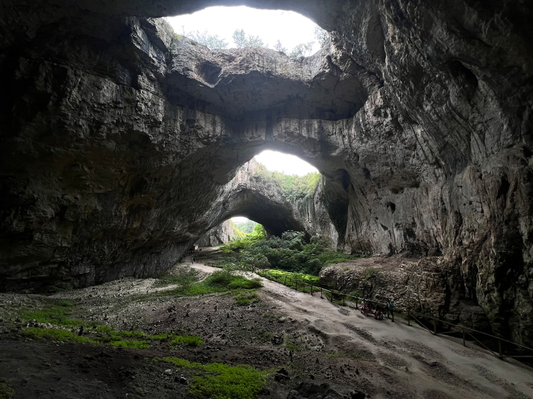 Grotta de Devetashka: luz e sombra na Bulgária - 5555 Devetaki | Secret World Trip Planner