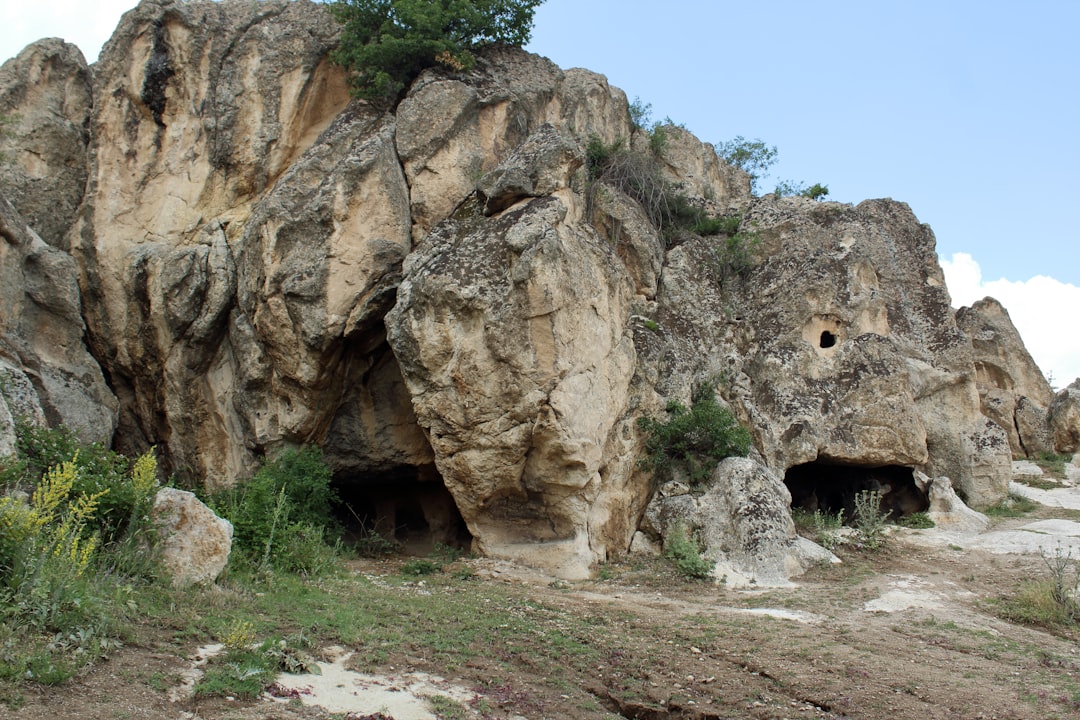 Grotta de Devetashka: luz e sombra na Bulgária - 5555 Devetaki | Secret World Trip Planner