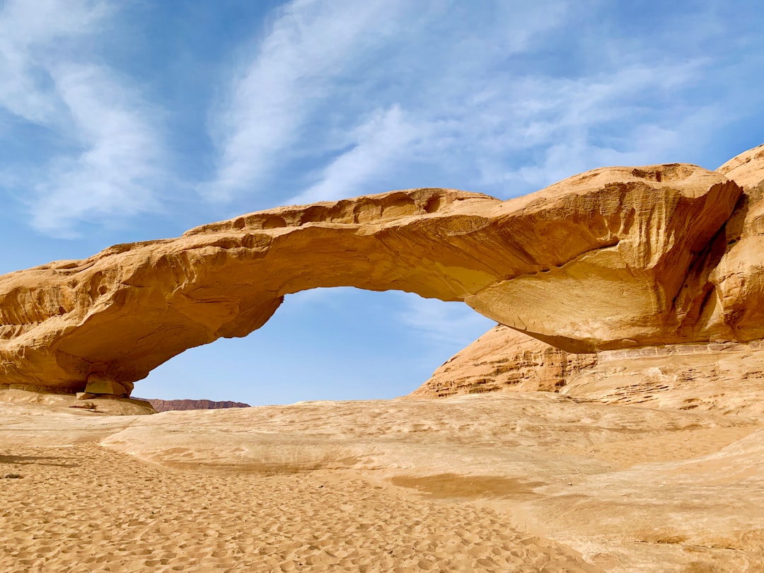Um Frouth Rock Arch: il ponte di pietra di Wadi Rum | Secret World Trip Planner