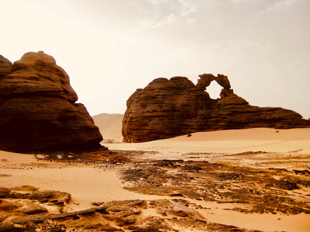 Um Arco Frouth Rock: a Ponte de Pedra de Wadi Rum | Secret World Trip Planner