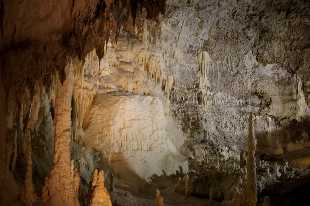 Grotte di Frasassi: eine unterirdische Welt in den Marken - San Vittore delle Chiuse | Secret World Trip Planner