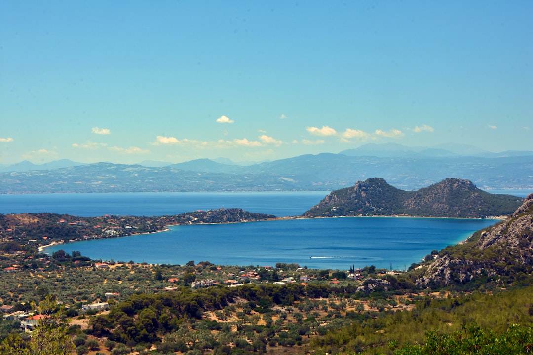 Vouliagmeni 호수: 아테네의 온천수 - Posidonos | Secret World Trip Planner