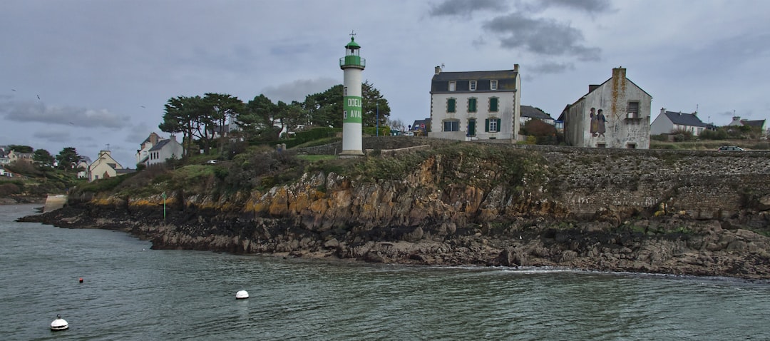 El faro de Pointe du Bout: hierro y coral en Martinica - Pointe du Bout | Secret World Trip Planner