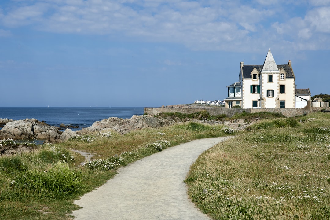 포인트 뒤 부트의 등대: 마르티니크의 철과 산호 - Pointe du Bout | Secret World Trip Planner