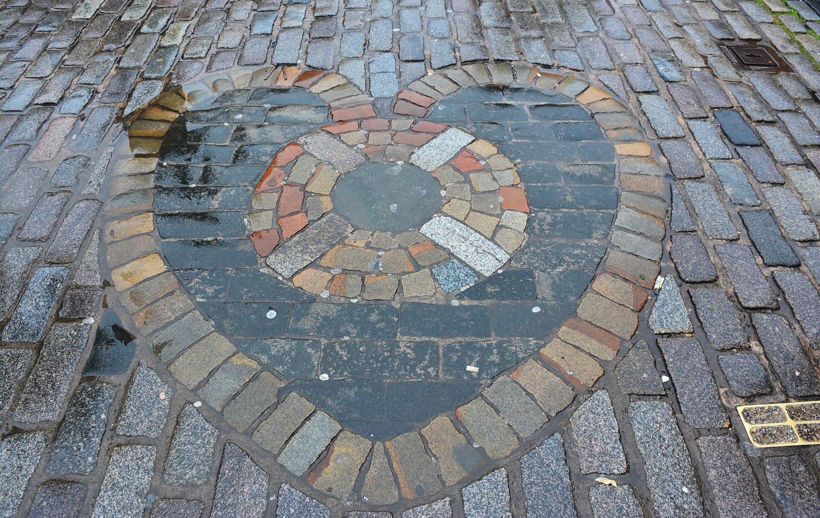 Scopri il cuore di Edimburgo: il Heart of Midlothian - Edinburgh | Secret World Trip Planner