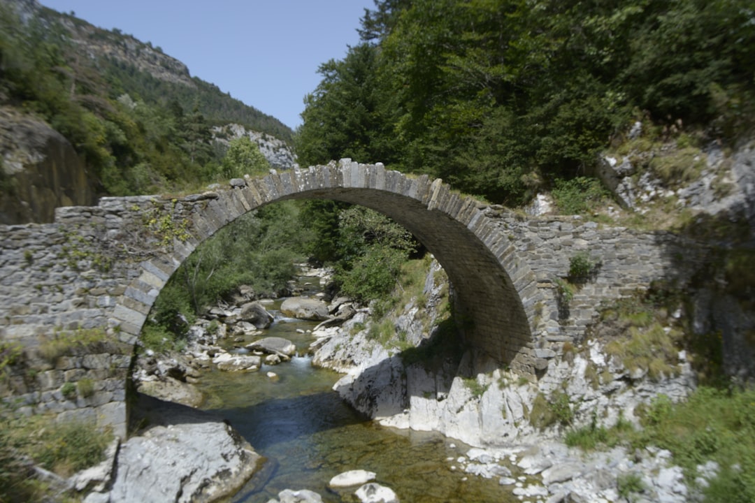 Pont du Diable à Aniane : le pont médiéval sur l'Hérault - st Jean de Fos et | Secret World Trip Planner