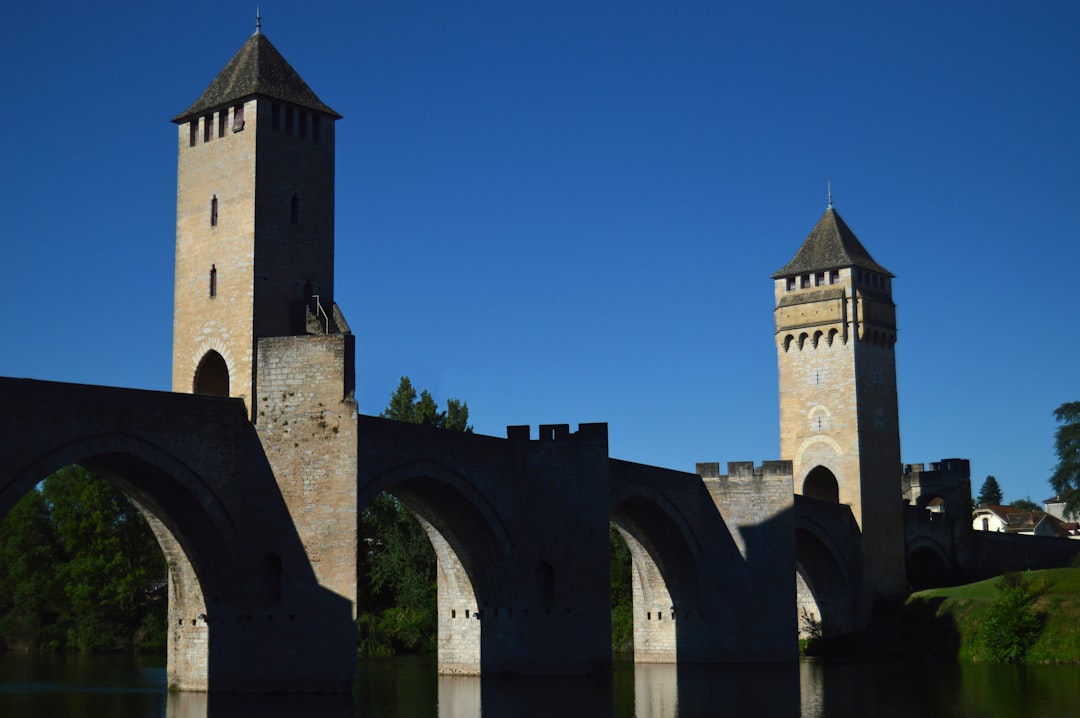 Понт Валенрè в Кахоре: крепость на реке Лот - 46000 Cahors | Secret World Trip Planner