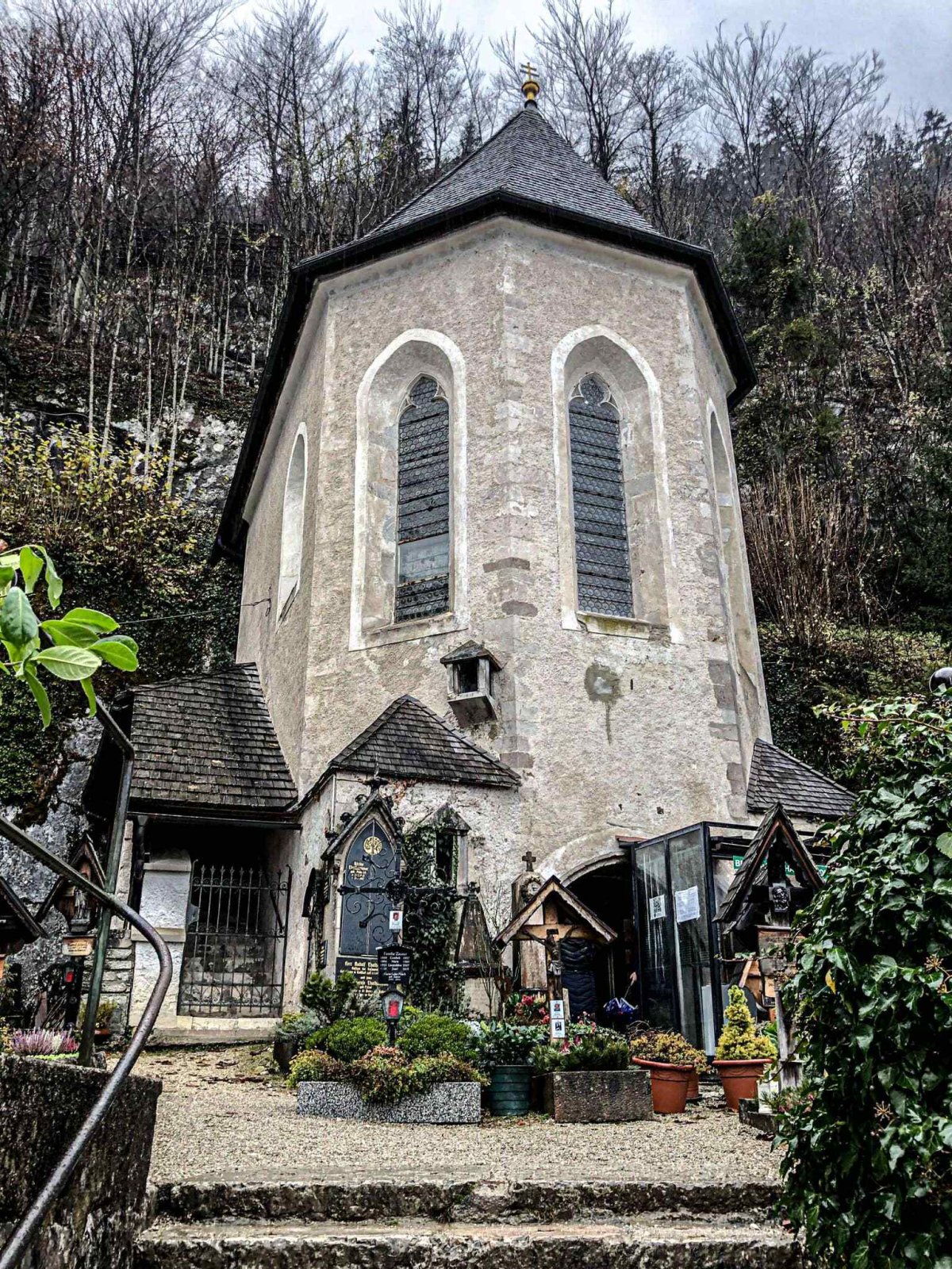 Дом костей в Халльштате: искусство и смерть в Альпах - Friedhof 164 | Secret World Trip Planner