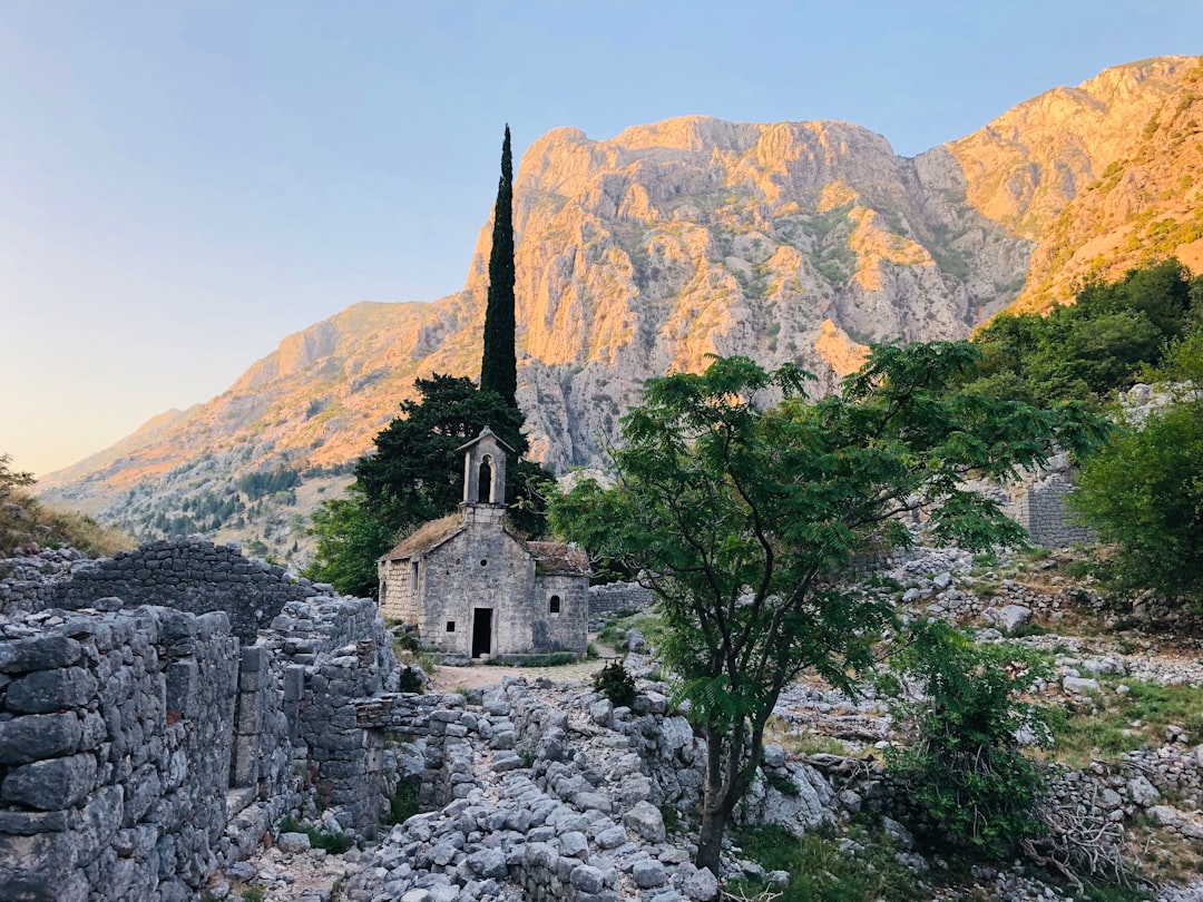 Entdecken Sie Ogoreli krš: Ein unberührtes Naturparadies in Montenegro - Grabovica | Secret World Trip Planner