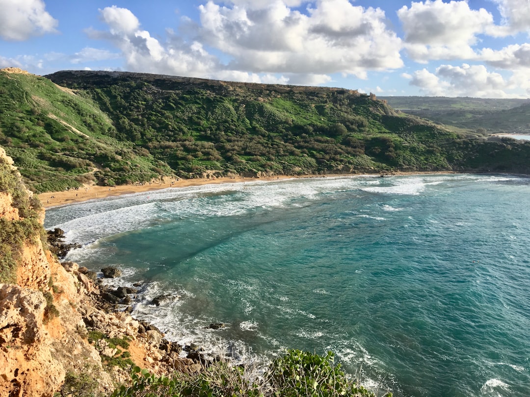 金色海湾：马耳他迷人的海滩 - Mellieħa | Secret World Trip Planner