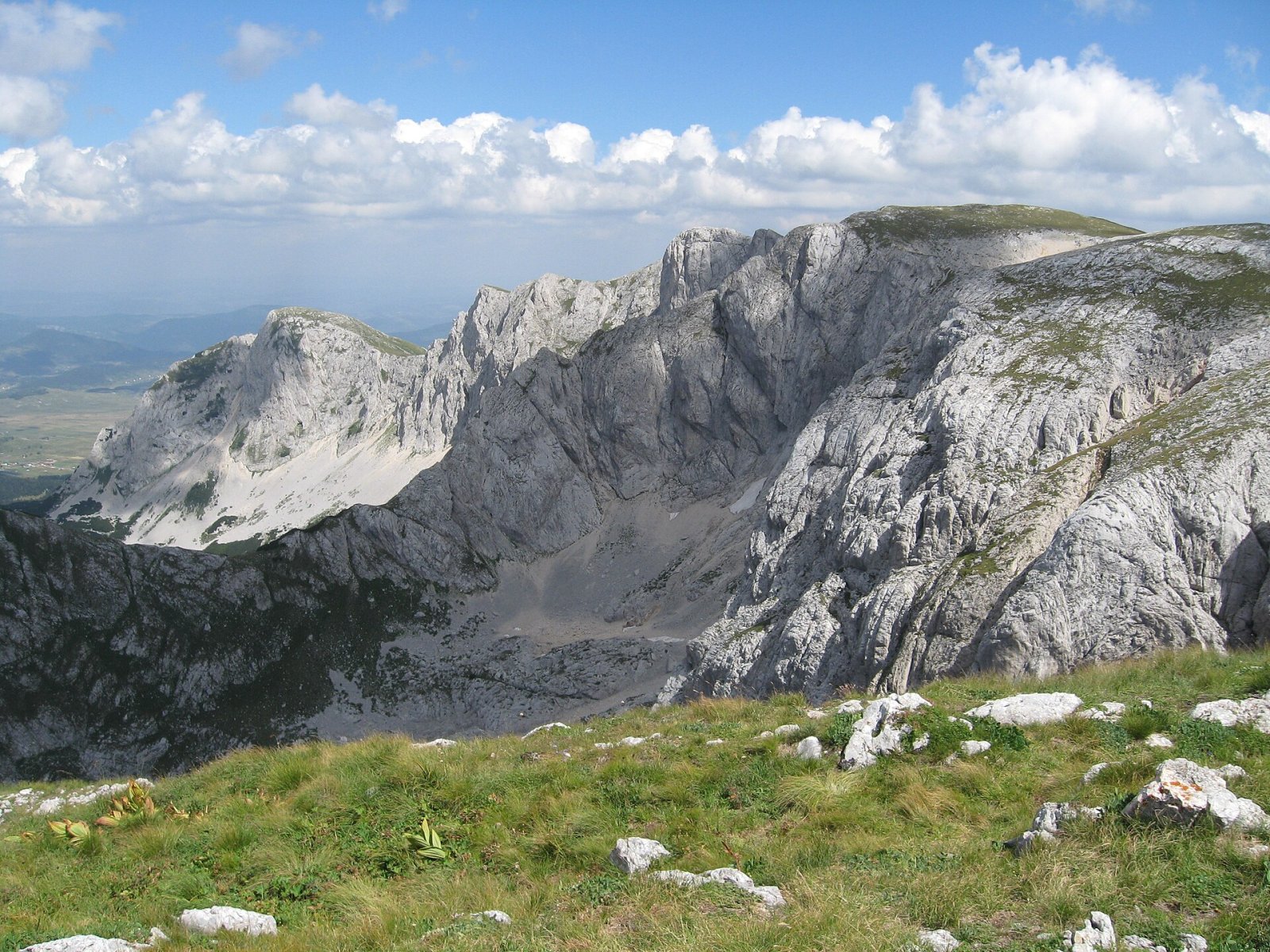 Descubre Sljeme: un rincón de naturaleza virgen en Montenegro - Donja Bukovica | Secret World Trip Planner