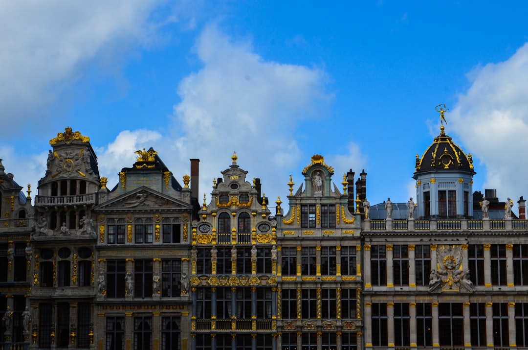 小尿童：布鲁塞尔的顽皮青铜像 - 1000 Bruxelles | Secret World Trip Planner
