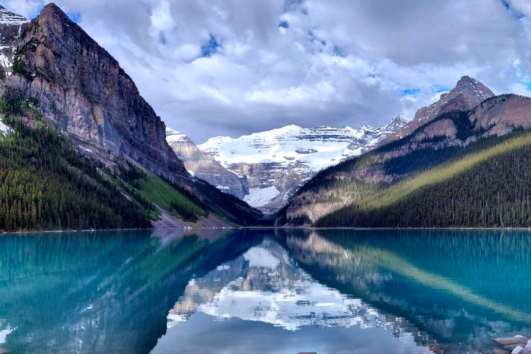 Peyto Lake: Der türkisfarbene See der Rocky Mountains - Lake Louise | Secret World Trip Planner