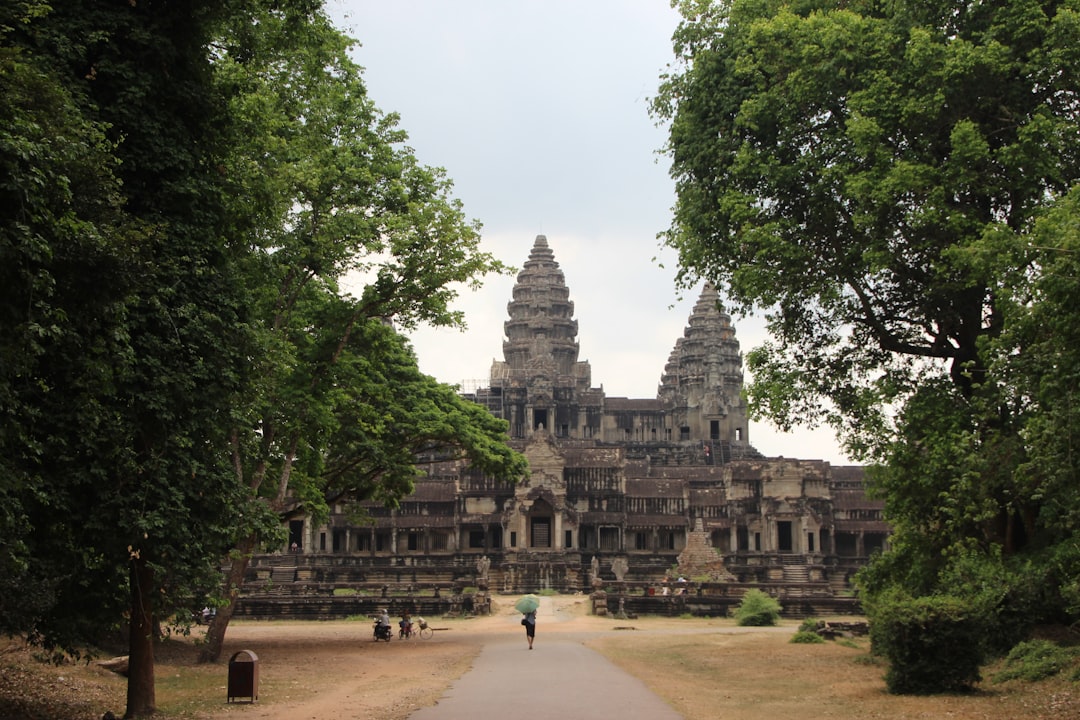 Angkor Wat all'alba: torri tra nebbia e riflessi - Wat Po | Secret World Trip Planner