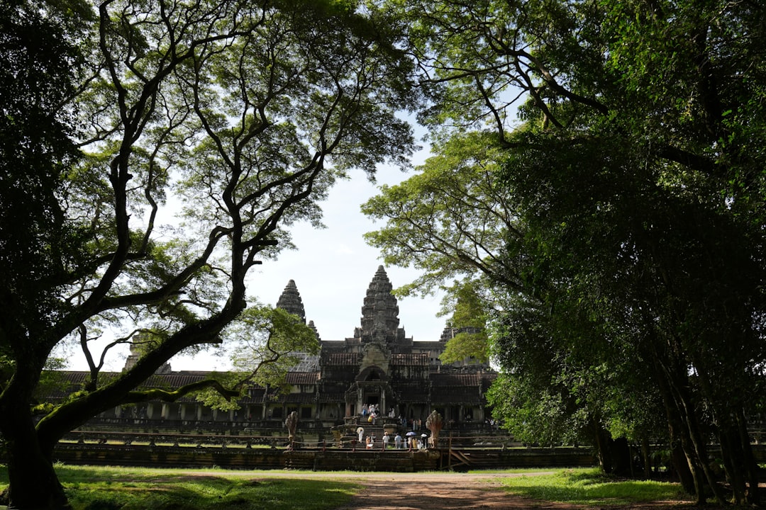 Angkor Wat all'alba: torri tra nebbia e riflessi - Wat Po | Secret World Trip Planner