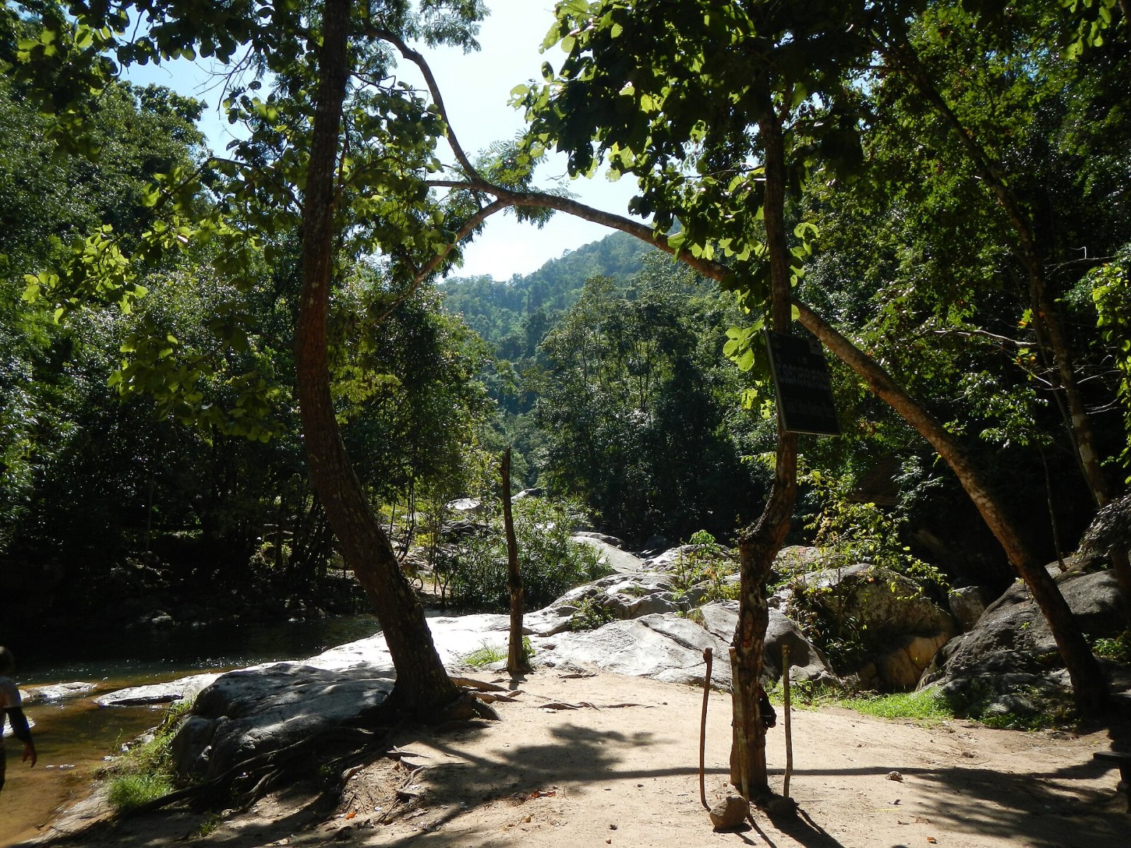 Scopri Phnom Aural: La Montagna più Alta della Cambogia - ឃុំ ត្រពាំងជោ | Secret World Trip Planner