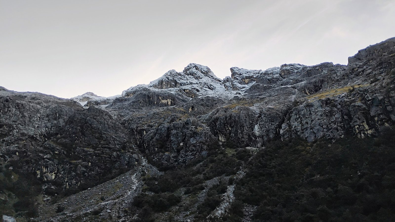 Scopri la maestosità del Monte Urus in Perù - Collon | Secret World Trip Planner