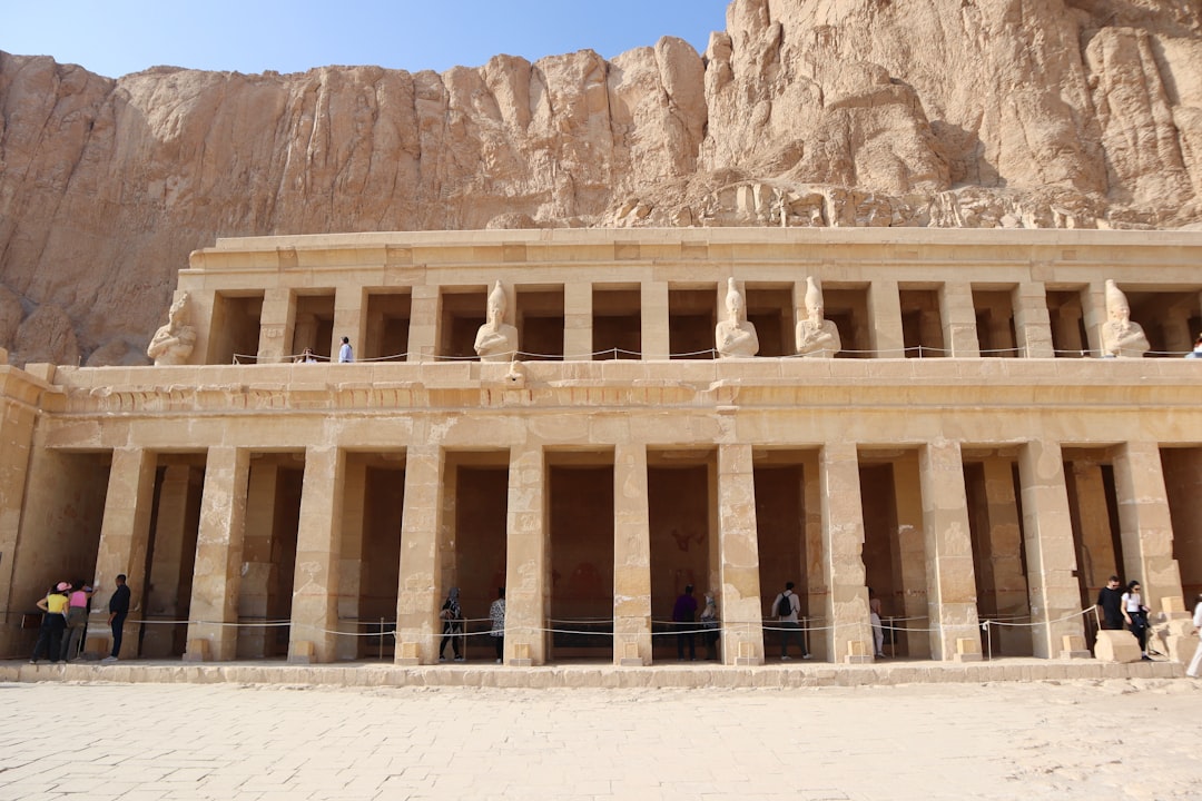Il Tempio Mortuario di Hatshepsut: Un Capolavoro dell'Antico Egitto - Al Qarna | Secret World Trip Planner