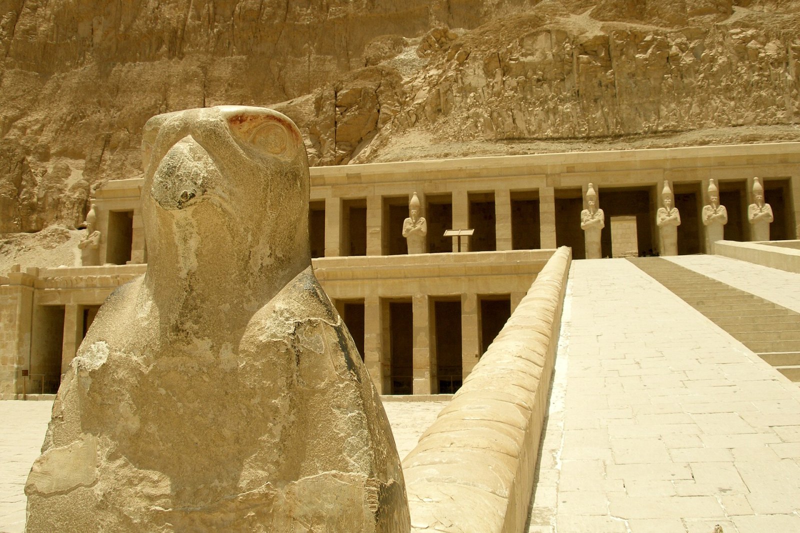 El Templo Mortuorio de Hatshepsut: Una Obra Maestra del Antiguo Egipto - Al Qarna | Secret World Trip Planner