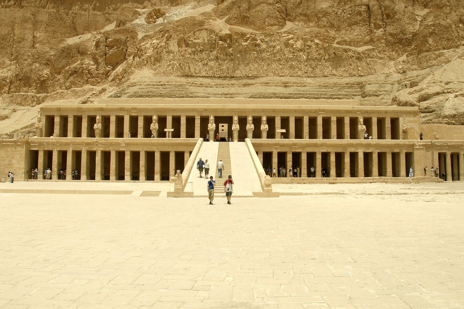 ハトシェプストの葬祭殿:古代エジプトの傑作 - Al Qarna | Secret World Trip Planner