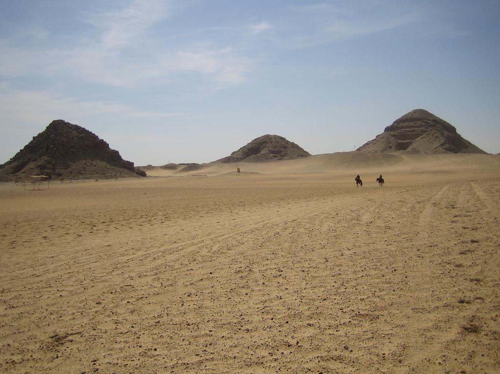 エジプトの考古学的宝物、アフラマット・アブ・シールを発見する - Abusir | Secret World Trip Planner