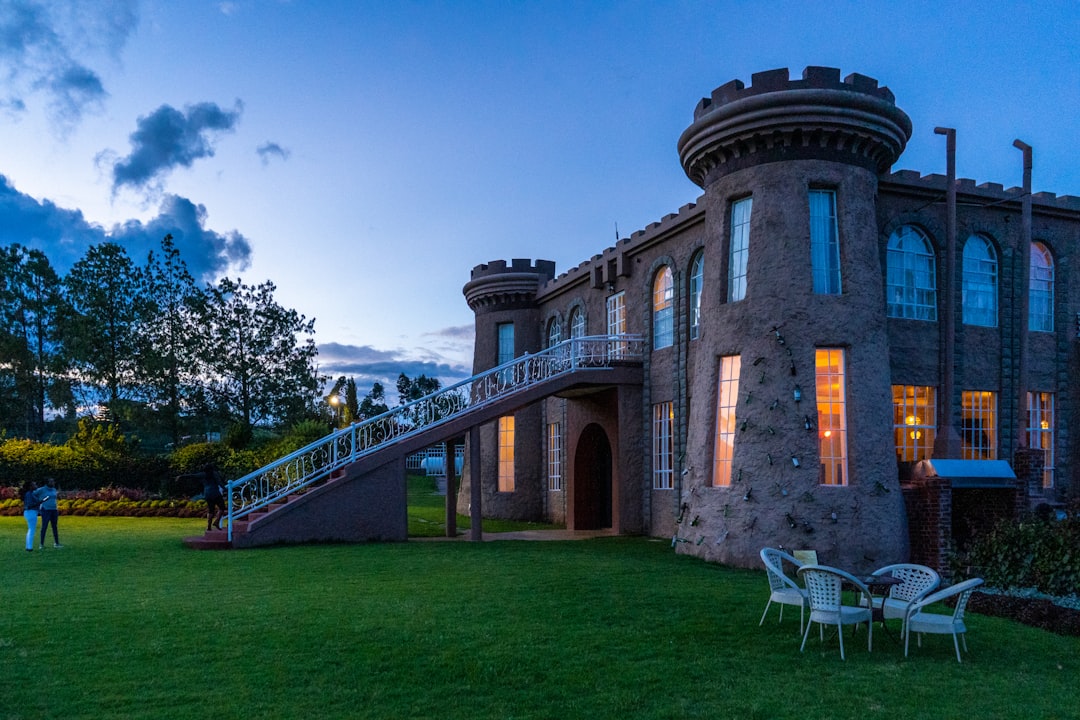 Découvrez Egerton Castle : Un trésor historique au cœur du Kenya - Nakuru | Secret World Trip Planner