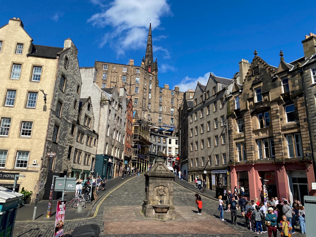 マーケットクロスを発見する:スコットランドの歴史の象徴 - Lerwick | Secret World Trip Planner