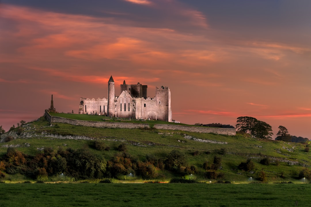 Descubra Patrick Kavanagh: Uma Viagem pela Cultura Irlandesa - Dublin 4 | Secret World Trip Planner