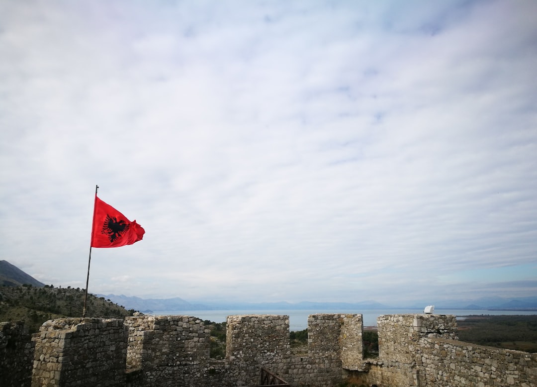 Maja y Lalucit: un rincón salvaje de Albania - Saraqinisht | Secret World Trip Planner