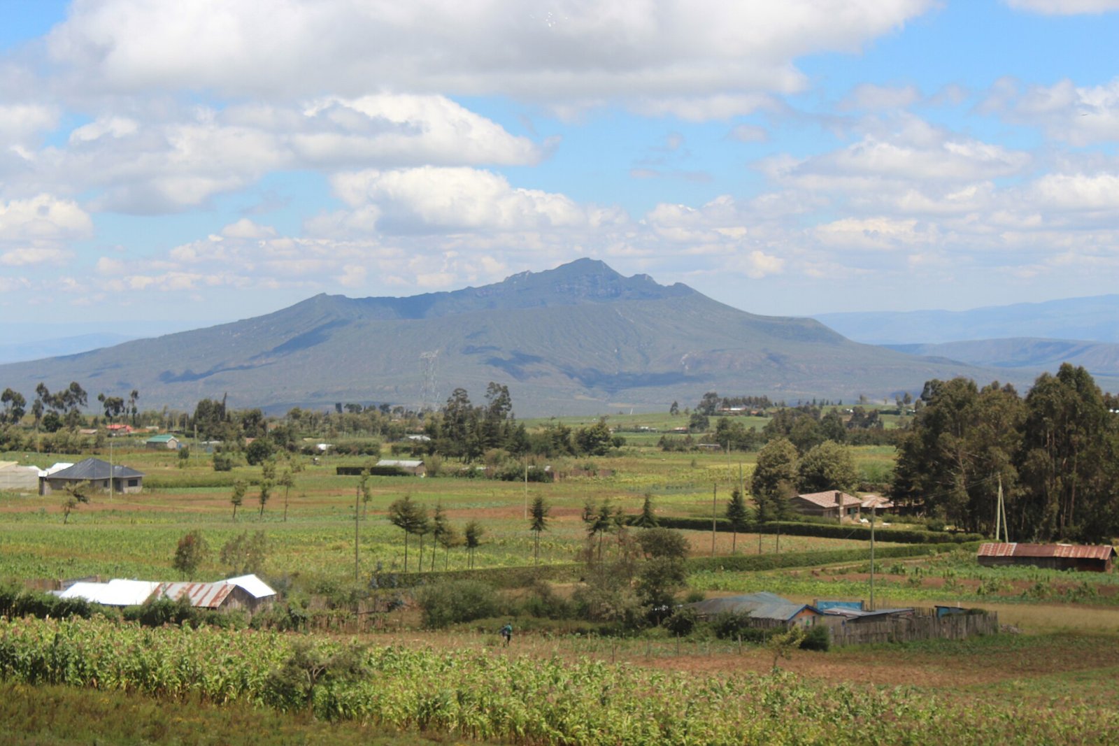长戈诺特山:肯尼亚心脏的旅行 - Longonot | Secret World Trip Planner