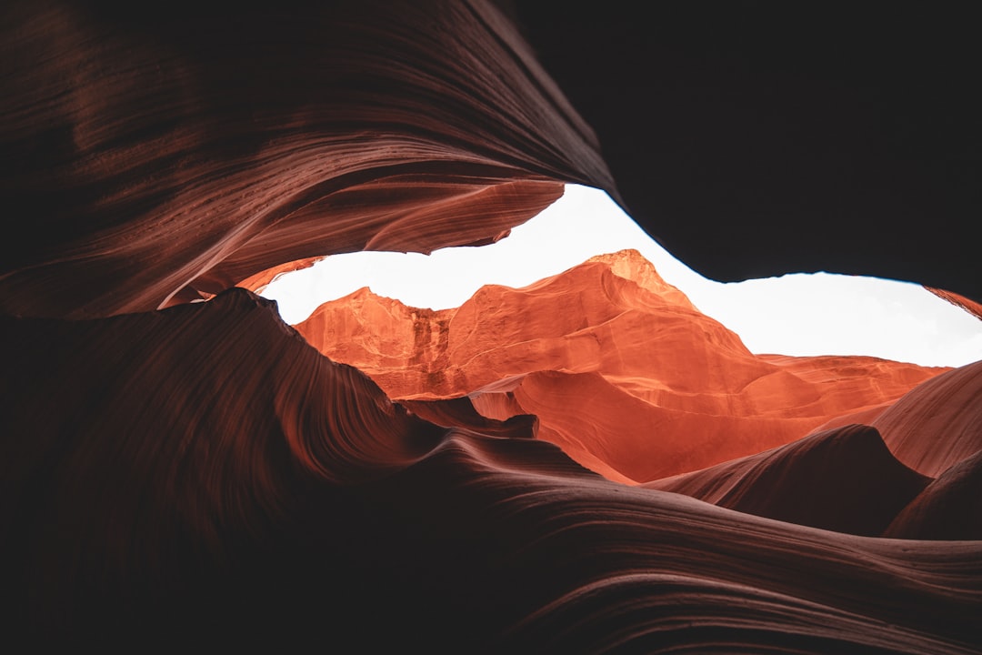 Cânion Antelope: Luz e Pedra no Coração Navajo - Page | Secret World Trip Planner