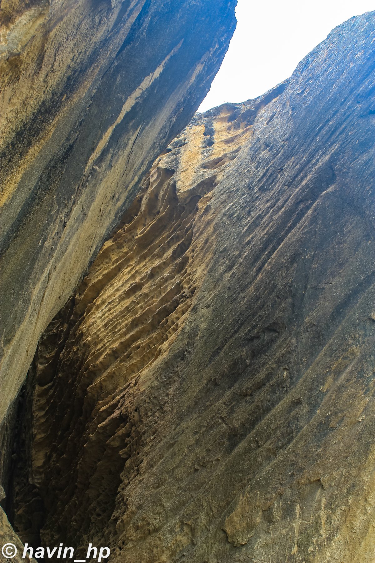 Qobustan:岩石雕刻与泥火山的奇观 - 496H+H9C | Secret World Trip Planner
