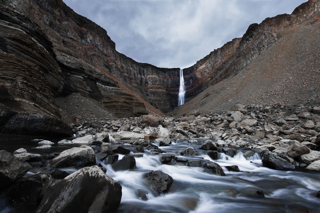 Stuðlagil峡谷:东冰岛的色彩与玄武岩 - Jökuldalsvegur | Secret World Trip Planner
