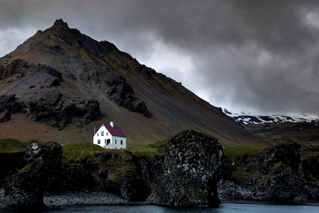 Descubra Þararalátursfjörður: um fiorde islandês para explorar | Secret World Trip Planner