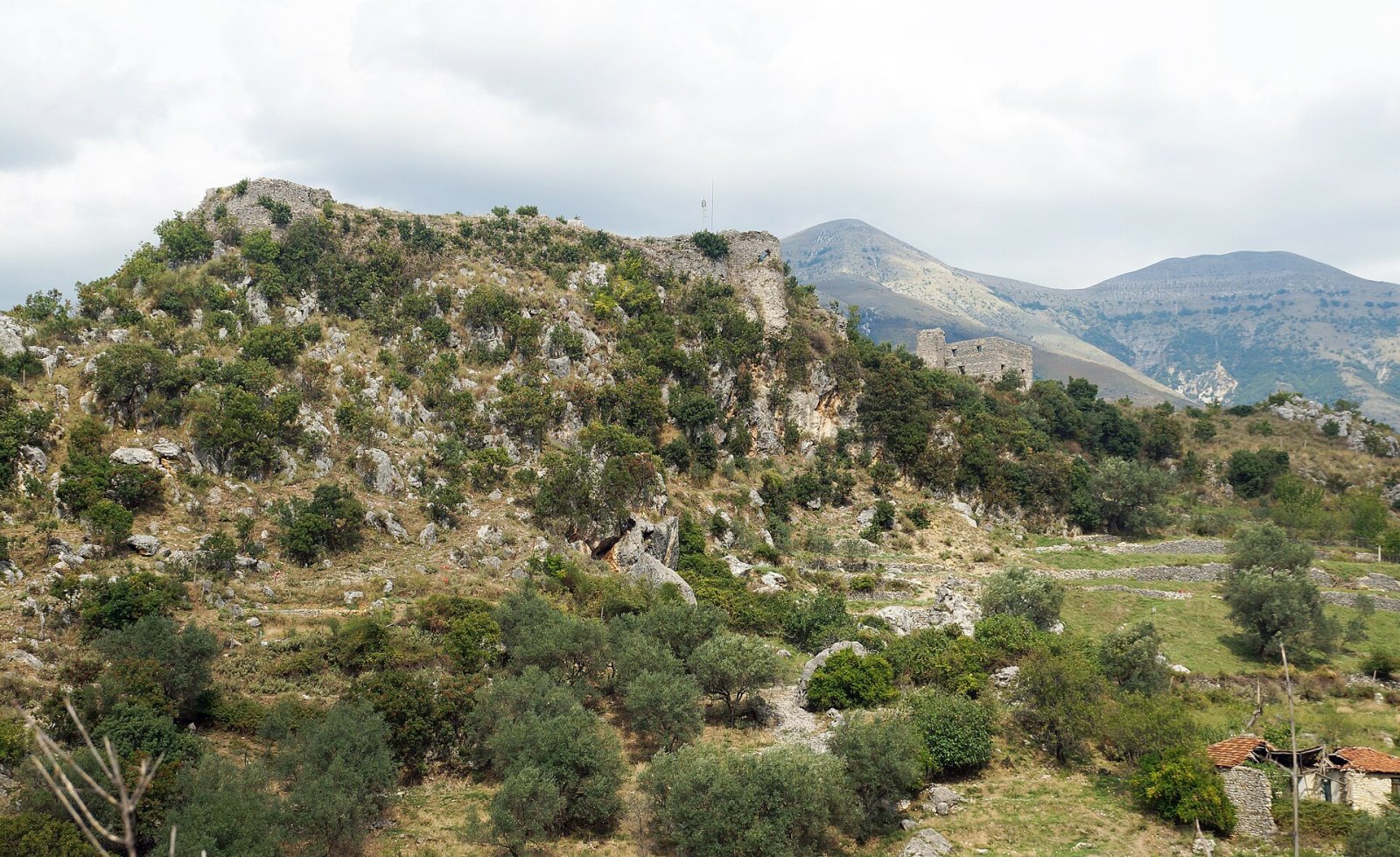 Descubra o Castelo de Delvinë: História e Beleza na Albânia - Delvinë | Secret World Trip Planner