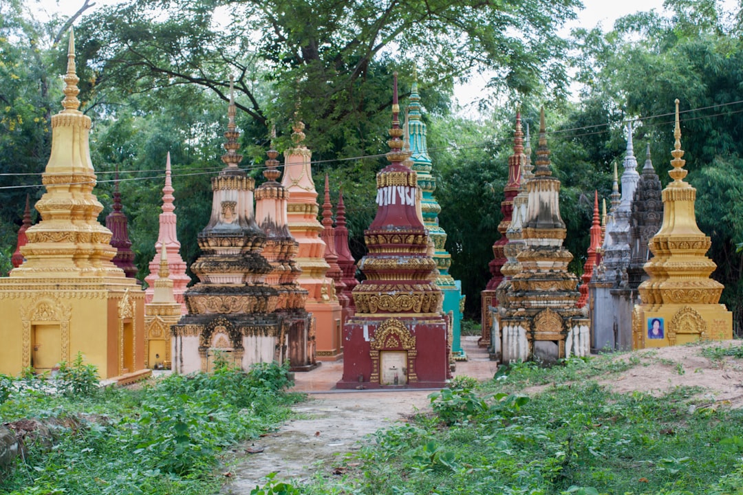 Alla scoperta delle stupas in Cambogia: storia e significato - Krong Kaeb | Secret World Trip Planner