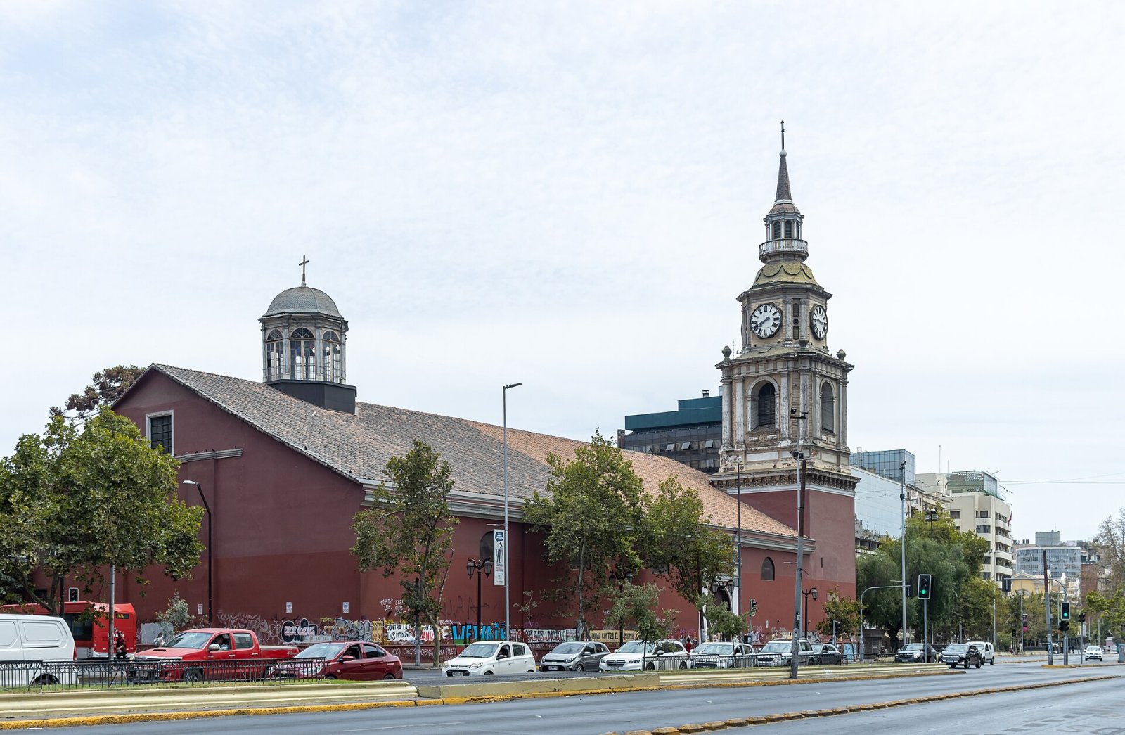Die historische Iglesia San Francisco in Valdivia erkunden - Valparaíso | Secret World Trip Planner