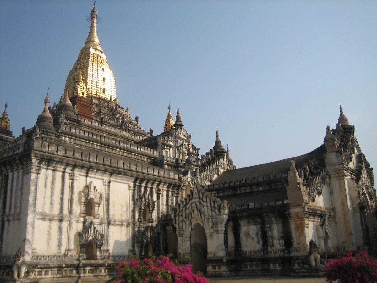 Храм Ананды: золотые Будды Багана - မြင်းကပါ | Secret World Trip Planner