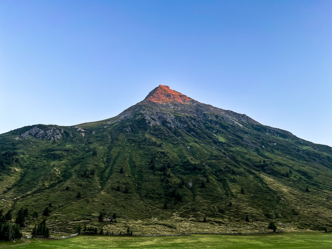 火山之巅:探索佛得角活火山的徒步之旅 - Pico do Fogo | Secret World Trip Planner