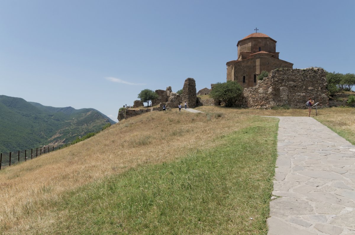 Jvari-Kloster in Mtskheta: Sonnenuntergänge über Georgien - RPQM+C79 | Secret World Trip Planner