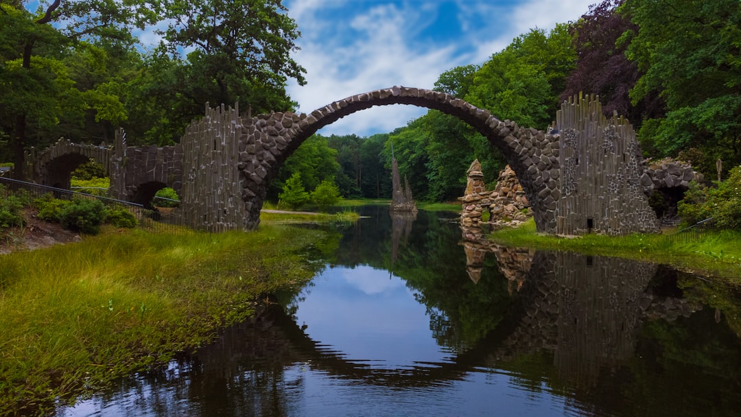Der Teufelsbrücke in Gablenz: Ein perfekter Kreis - Halbendorfer Str. | Secret World Trip Planner