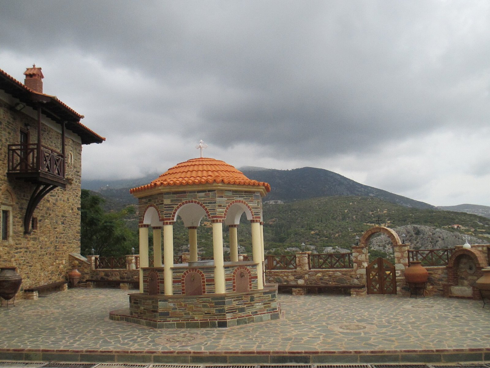 Découvrez le Monastère de Megali Panagia : un trésor de Samos - MRWR+6W Moni Megalis Panagias | Secret World Trip Planner